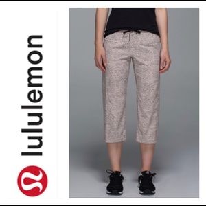 Lululemon Step Lively Crop Dottie Dash Grain Black
